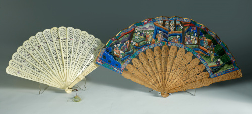 Abanico de baraja con varillaje y padrones de hueso y cinta