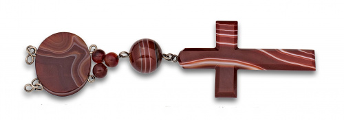 Colgante con cruz óvalos y esferas en agata bandeada y plat