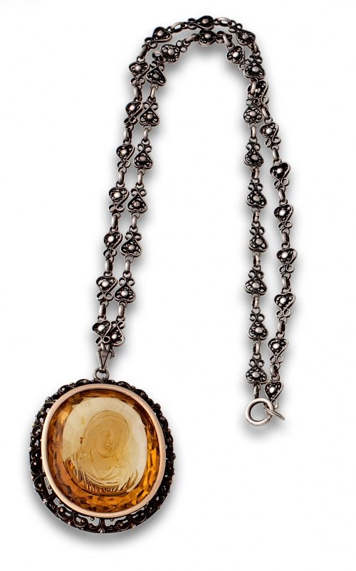 Colgante de pps s XX de la joyería KENDALL and CO con intag