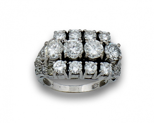 Sortija años 50 con linea central de cuatro brillantes entr