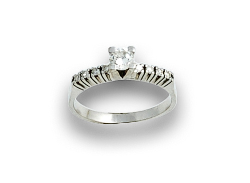 Sortija años 60 con brillante central de 0,30 ctes aprox en