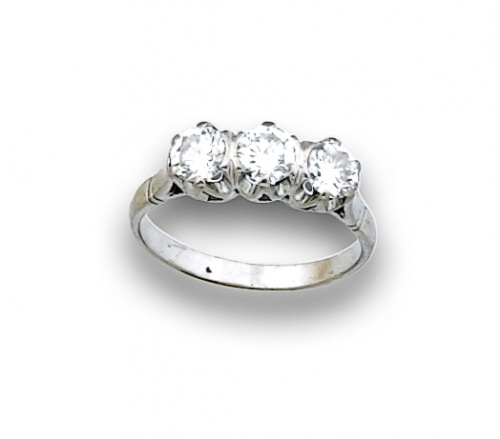 Sortija tresillo de brillantes años 30 que suman 1,5 ctes a