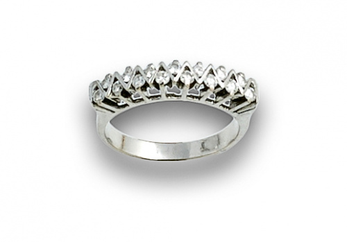 Sortija media alianza de brillantes entre línea zig-zag en 