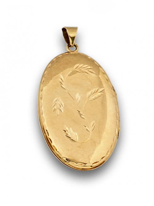 Colgante portafotos oval oro grabado de18K.