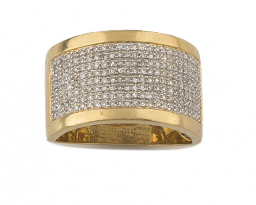 Sortija con banda ancha de pavé de brillantes en oro amaril
