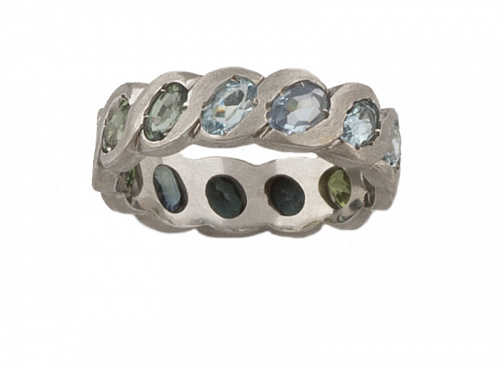 Sortija alianza completa turmalinas de diversos tonos azula