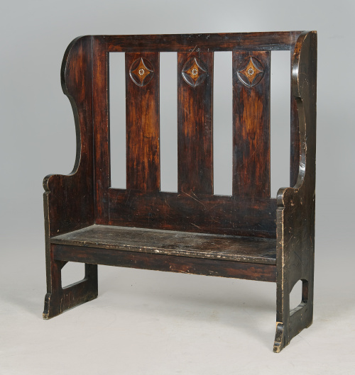 Banco de respaldo alto, con incrustaciones en hueso y mader