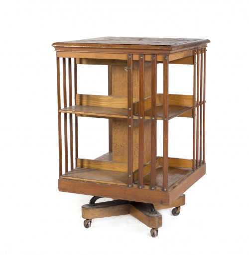 Revolving en madera de roble.Inglaterra, pp. del S. XX. 