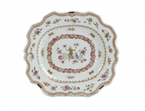 Fuente de compañía de indias de porcelana esmaltada y dorad