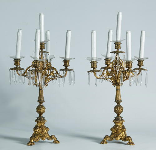 Pareja de candelabros en bronce dorado estilo Luis XV, S. X