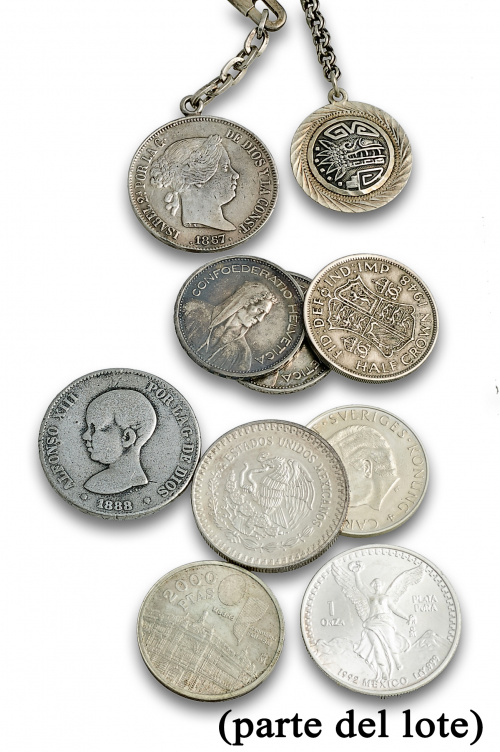 Lote de 9 monedas en plata, 2 llaveros de plata y 65 moneda
