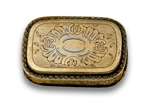 Pastillero en plata yvermeill s.XIX con decoración de rocal