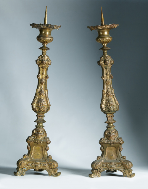 Pareja de hacheros en metal repujado.Siguiendo modelos ren