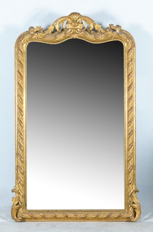 Espejo de madera estucada y dorada.Trabajo español, segund