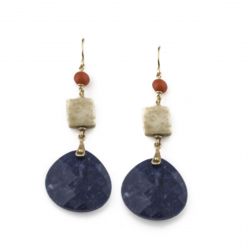 Pendientes largos con gran gota de sodalita que pende de ma