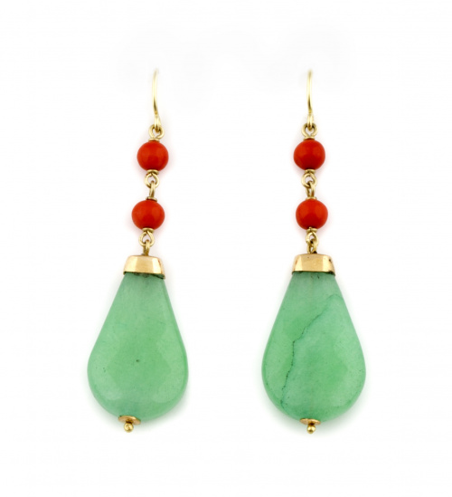 Pendientes largos con grandes gotas facetadas de jade que p