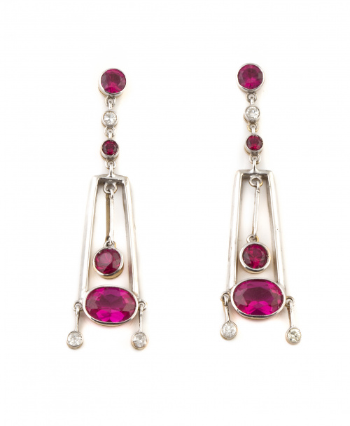 Pendientes largos estilo Art-Decó con rubíes sintéticos y b