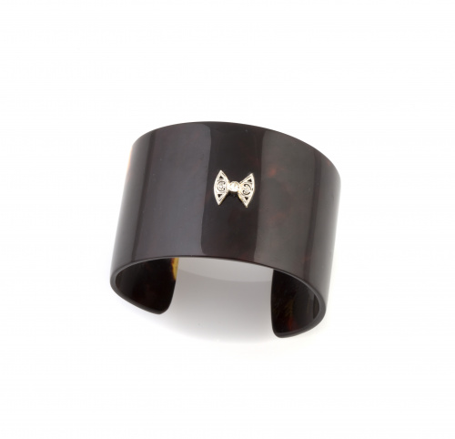 Brazalete ancho de carey con lazo de platino y brillante ce