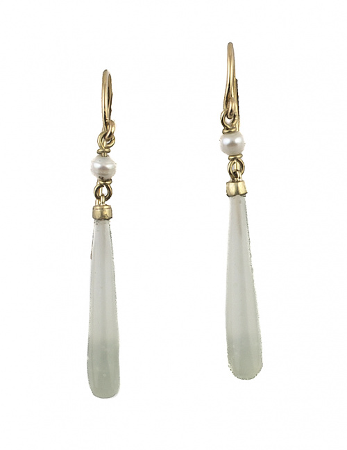 Pendientes largos con perillas estilizadas de jade que pend