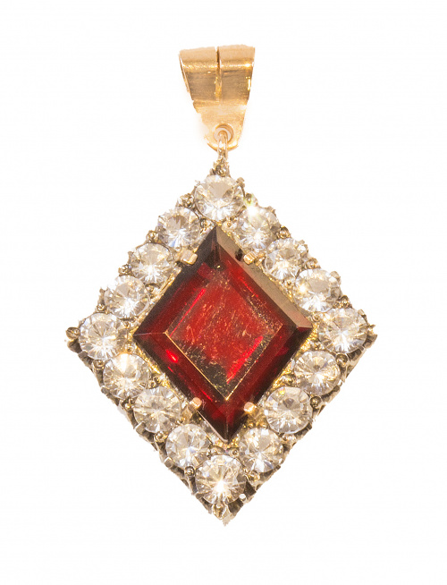 Colgante romboidal con granate orlado de zafiros blancos