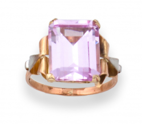 Sortija con rosa de Francia rectangular en montura con role