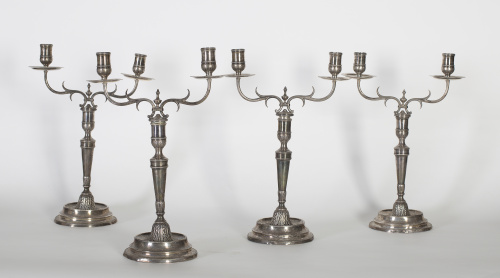 Conjunto de cuatro candelabros que se transforman en candel