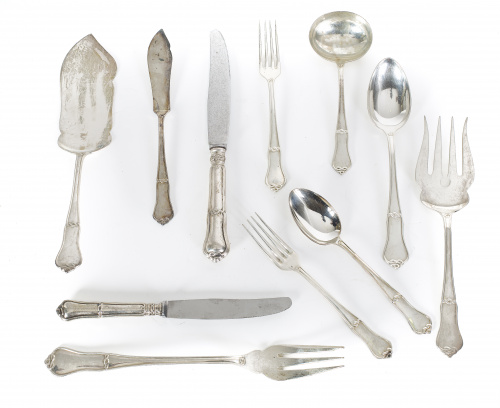 Cubertería de plata en su color con diseño de nudo marinero