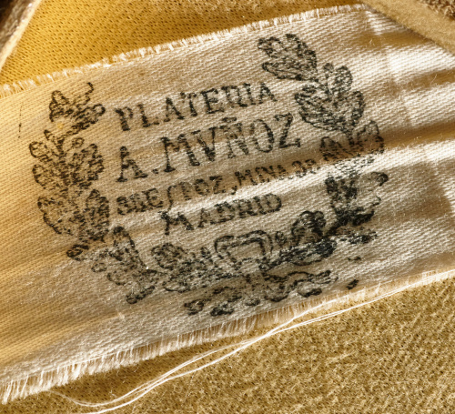 Cubertería francesa de plata con decoración de flores, en c