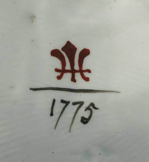 Armarito de loza esmaltada de estilo Luis XV. Capodimonte,