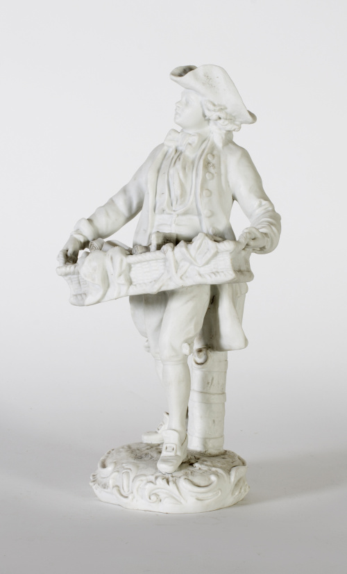 “Niño dieciochesco” En biscuit con cesto, con marcas de la