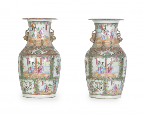 Pareja de jarrones en porcelana de la “Familia Rosa”.China