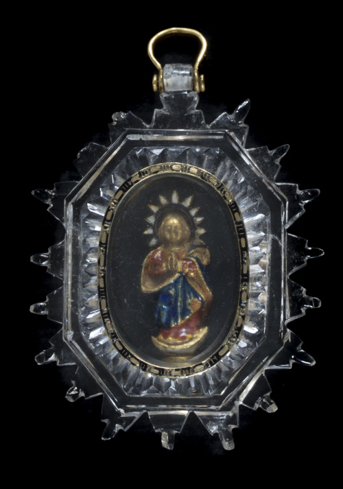 Medalla devocional de esmalte y cristal de roca, con dos vi