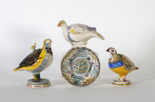 Terrina con forma de perdiz de cerámica esmaltada.Manises,