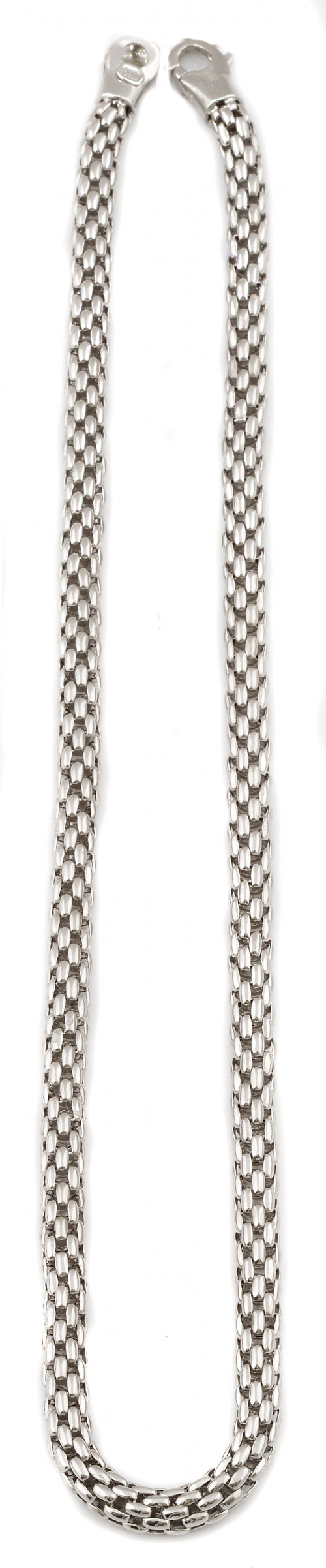Collar de malla tubular flexible en oro blanco de 18K.