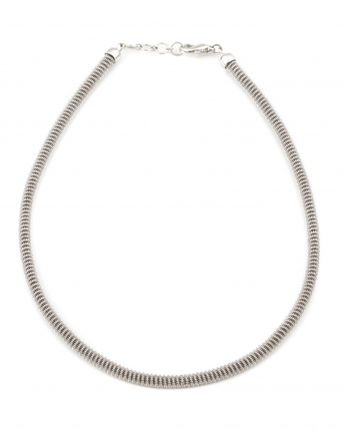 Collar tubular realizado con malla de espirales en oro mate