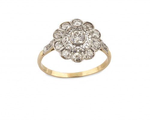 Sortija de pp. S. XX con rosetón flor de brillantes de tall