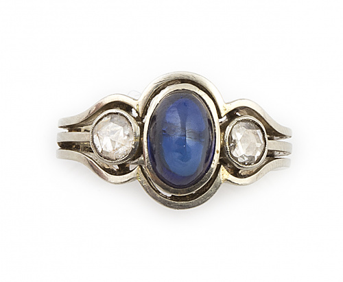 Sortija Art-Decó con un cabuchón oval de zafiro de 1,5 ct a