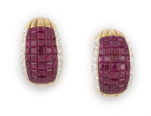 Pendientes en forma de banda arqueada de pavé de rubíes ent