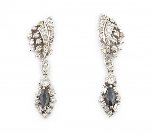 Pendientes largos de brillantes a modo de abanico, con zafi