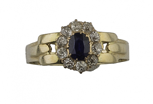 Sortija con zafiro oval sintético orlado de brillantes de t