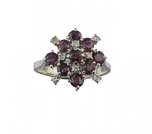 Sortija rosetón de brillantes y rubíes engastados en garras