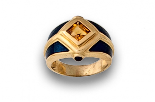 Sortija ancha con esmalte azul y citrino romboidal central 