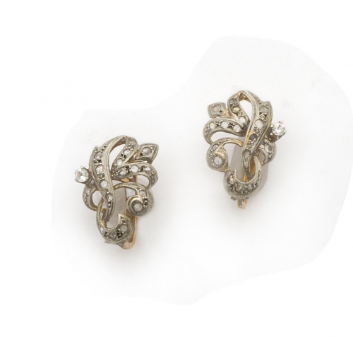 Pendientes bandas entrelazadas con flor de lys de zafiros b