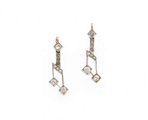 Pendientes largos de pp s.XX con diamantes en cuadrados y c