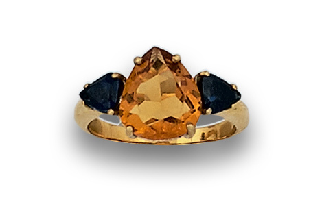 Sortija con topacio reconstituido color cognac flanqueado p