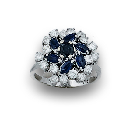 Sortija flor con centro de zafiros redondos y perillas rode