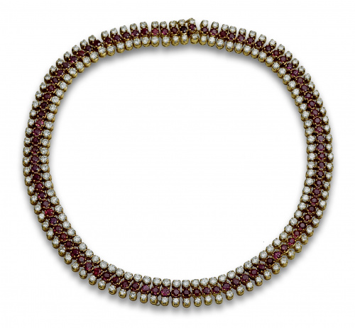 Collar rivière de rubíes entre dos bandas de brillantes con