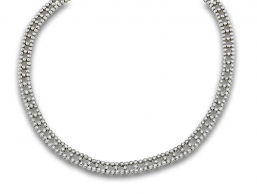 Collar de brillantes en dos rivières unidas por linea centr