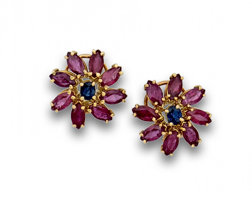 Pendientes flor de rubíes talla marquisse con zafiros centr