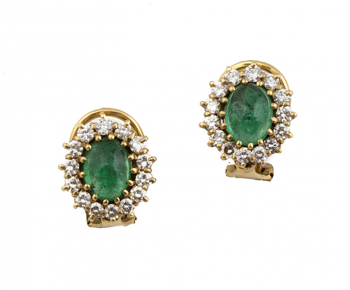 Pendientes con cabuchones de esmeraldas orladas de brillant